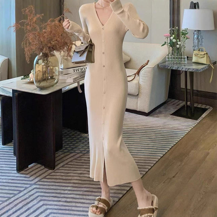 Dame Elegant Maxiklänning med Knappdetaljer och V-Ringning Mirla-Eva Jonsson