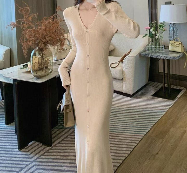 Dame Elegant Maxiklänning med Knappdetaljer och V-Ringning Mirla-Eva Jonsson