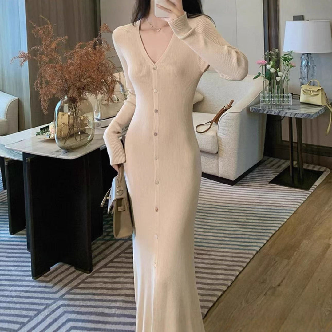 Dame Elegant Maxiklänning med Knappdetaljer och V-Ringning Mirla-Eva Jonsson