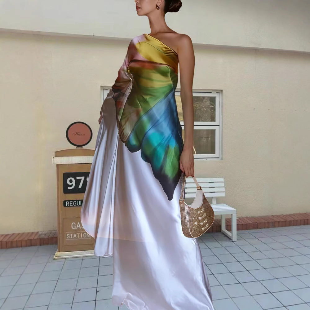Dame Elegant Maxiklänning med asymmetrisk design och blommönster Mirla-Eva Jonsson