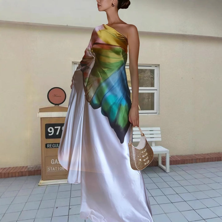 Dame Elegant Maxiklänning med asymmetrisk design och blommönster Mirla-Eva Jonsson