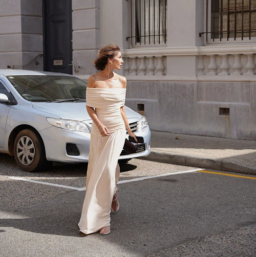 Dame Elegant Off-Shoulder Maxiklänning med Faldetaill och figurspelande snitt Mirla-Eva Jonsson