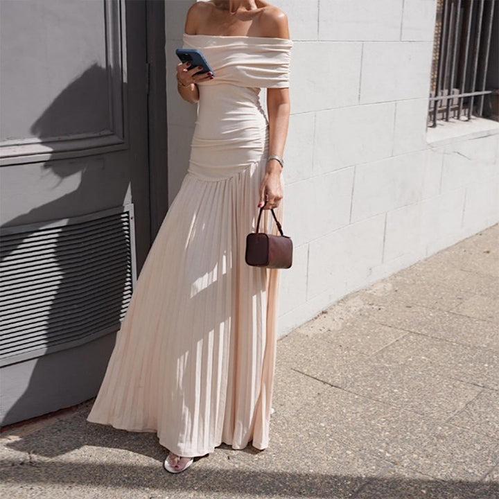 Dame Elegant Off-Shoulder Maxiklänning med Faldetaill och figurspelande snitt Mirla-Eva Jonsson