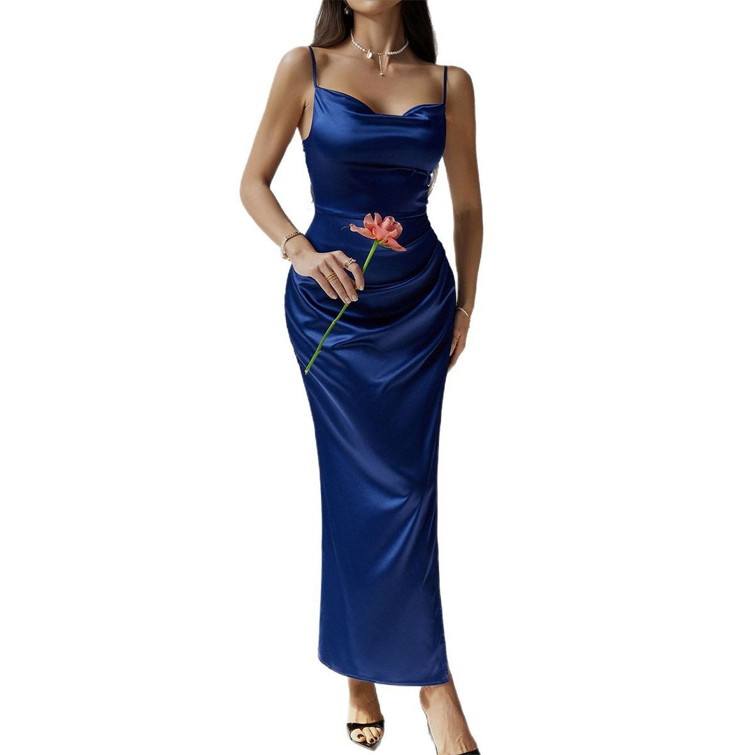 Dame Elegant Satin Maxi Dress med förföriska Spaghetti Bands och feminin Silhouette Mirla-Eva Jonsson