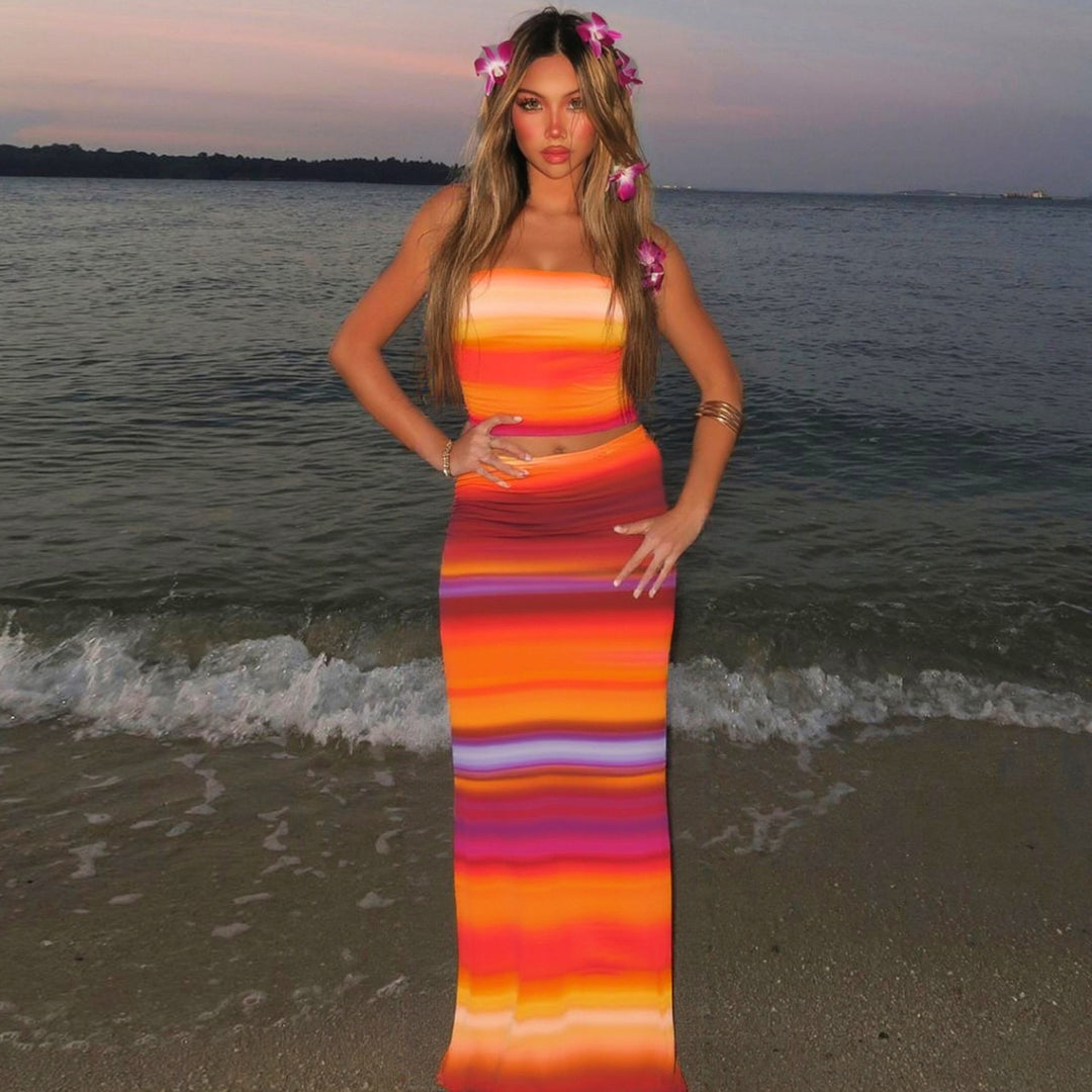 Dame Elegant Stranddress med färgglad randigt mönster Mirla-Eva Jonsson