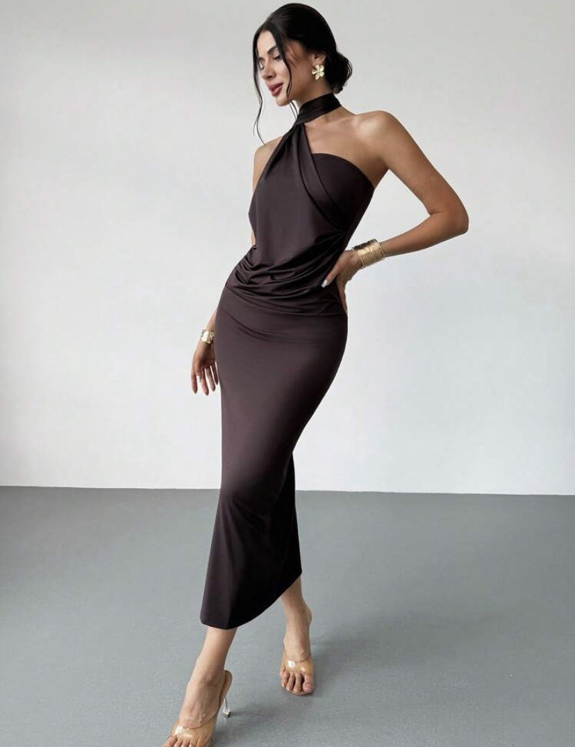 Dame Elegant Wrap Dress with Seductive Halterneck Design Mirla-Eva Jonsson