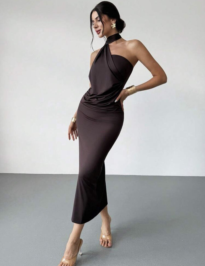 Dame Elegant Wrap Dress with Seductive Halterneck Design Mirla-Eva Jonsson