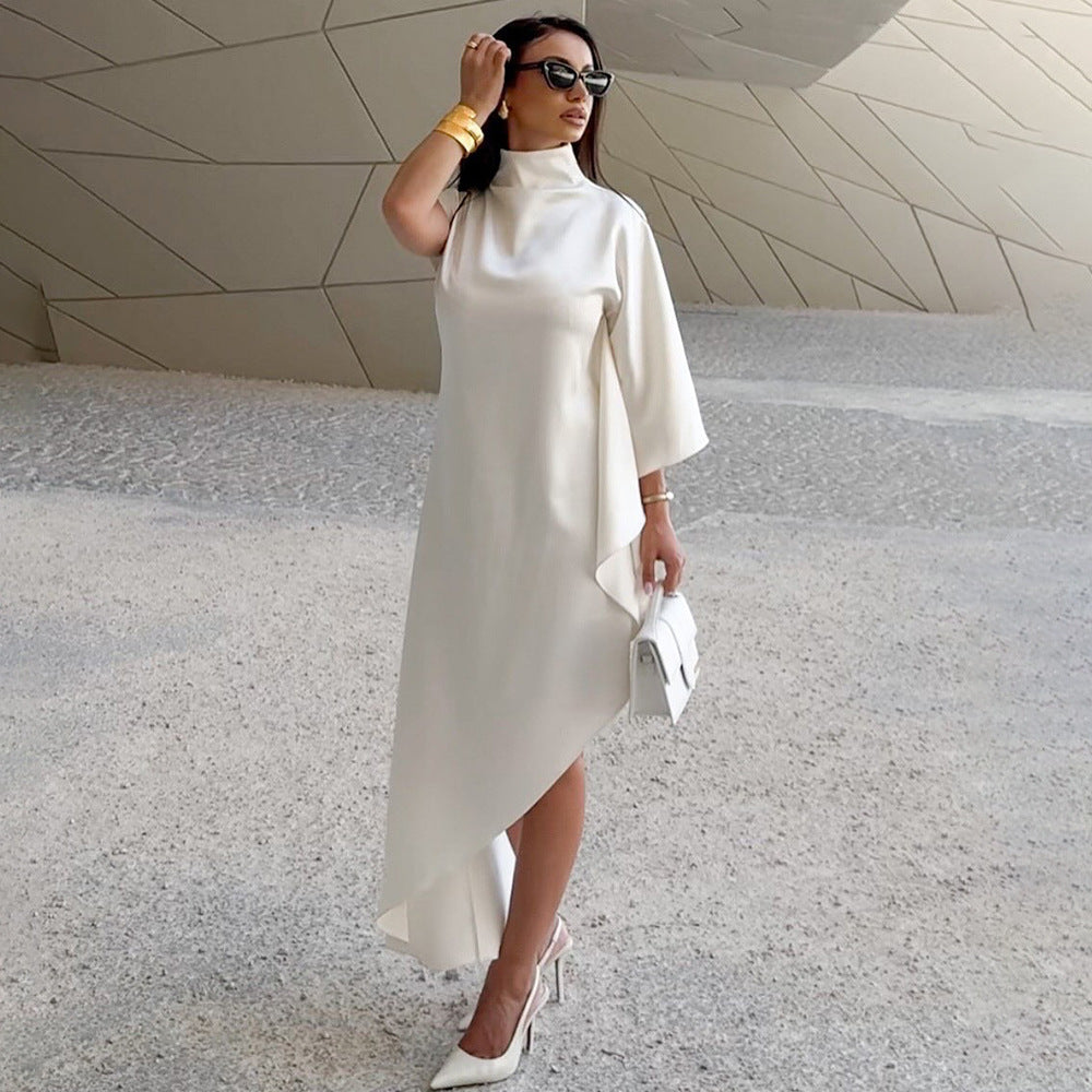 Dame Elegant asymmetrisk klänning med hög krage och sidoflärp Mirla-Eva Jonsson