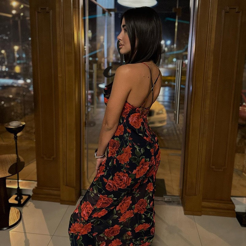 Dame Elegant blommönstrad maxiklänning med smala axelband och rynkat överdel Mirla-Eva Jonsson