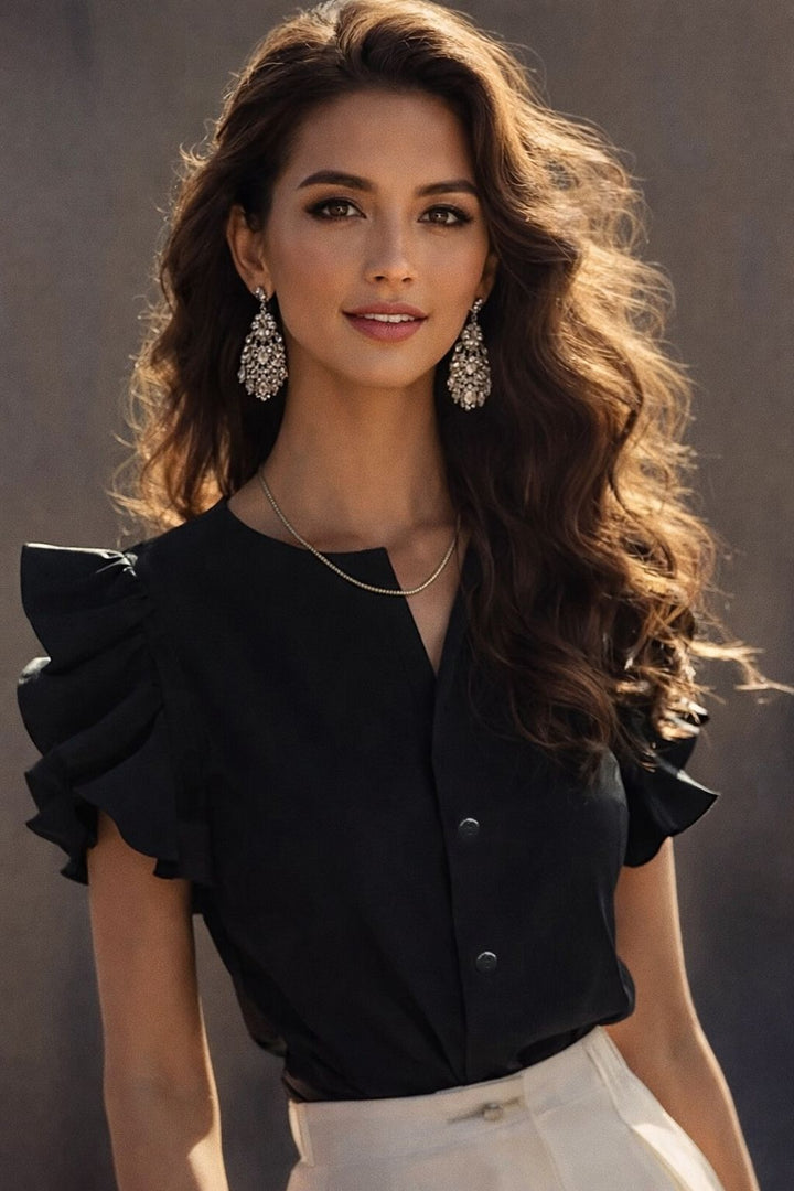 Dame Elegant blus med volangdetaljer i enkel design Mirla-Eva Jonsson
