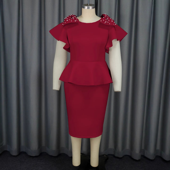Dame Elegant klänning med voluminösa volanger och pärlprydnader Mirla-Eva Jonsson