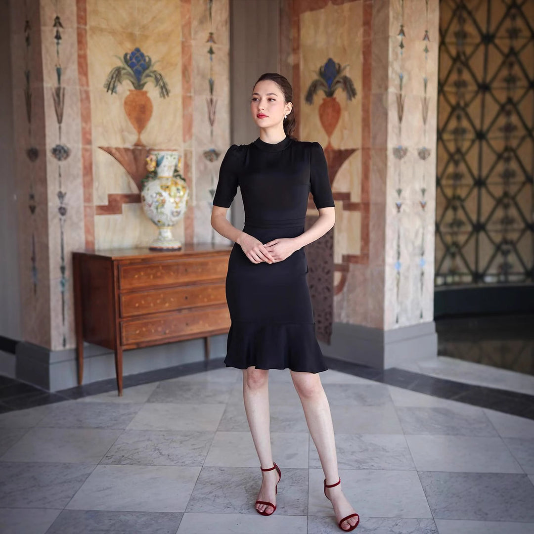 Dame Elegant omslag klänning med figursydda linjer och svängande fåll Eva Jonsson-Eva Jonsson