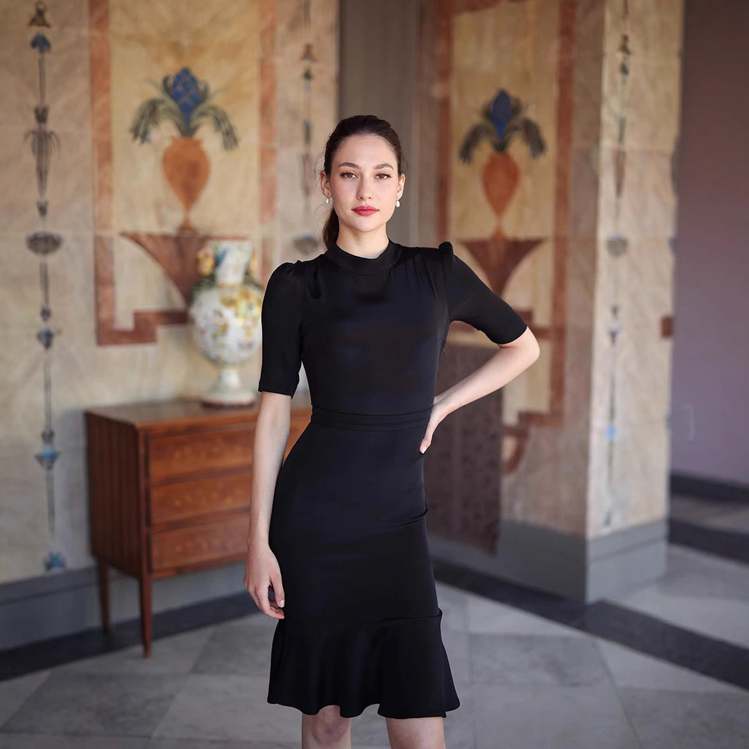 Dame Elegant omslag klänning med figursydda linjer och svängande fåll Eva Jonsson-Eva Jonsson