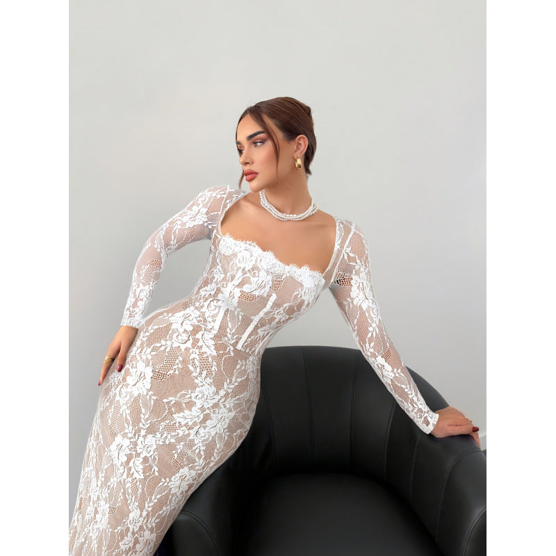Dame Elegant spetsklänning med djup ryggöppning och transparenta ärmar Mirla-Eva Jonsson