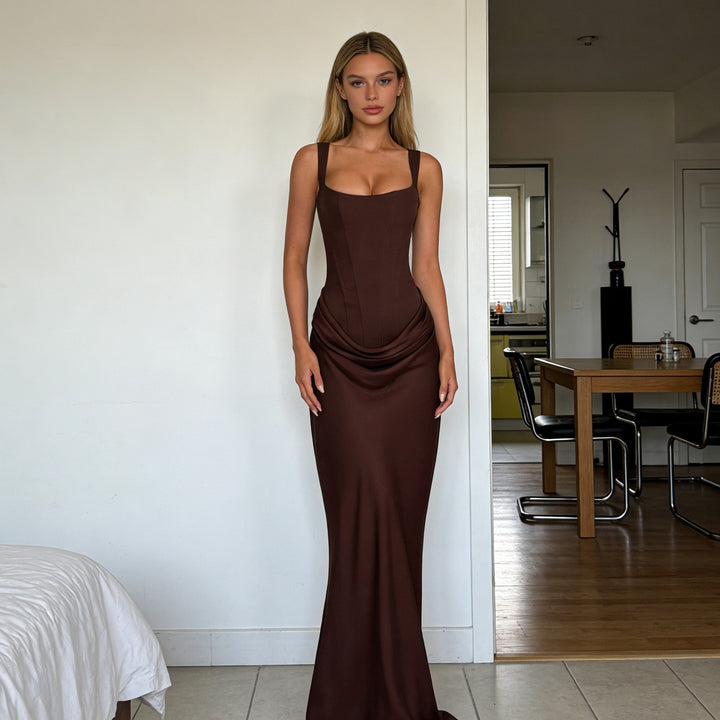 Dame Elegant wrap dress with off-shoulder straps and sophisticated draping detail Mirla-Eva Jonsson