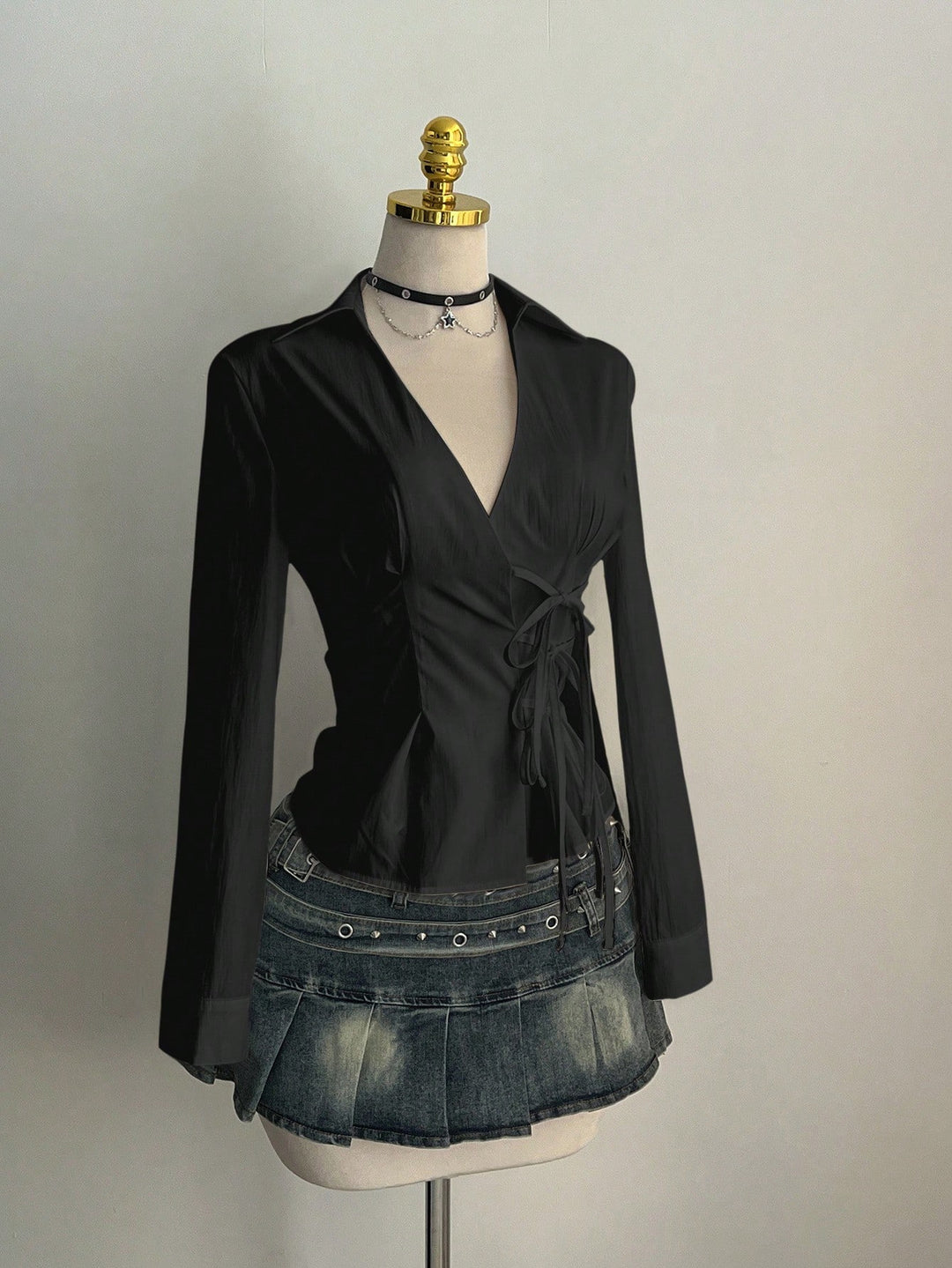 Dame Elegant wrap top with fine ruffle details Mirla-Eva Jonsson
