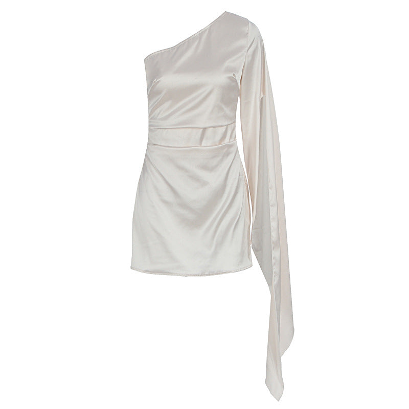 Dame Ensidig Off-Shoulder Miniklänning med Chic Satinfinish Mirla-Eva Jonsson