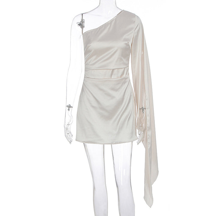 Dame Ensidig Off-Shoulder Miniklänning med Chic Satinfinish Mirla-Eva Jonsson