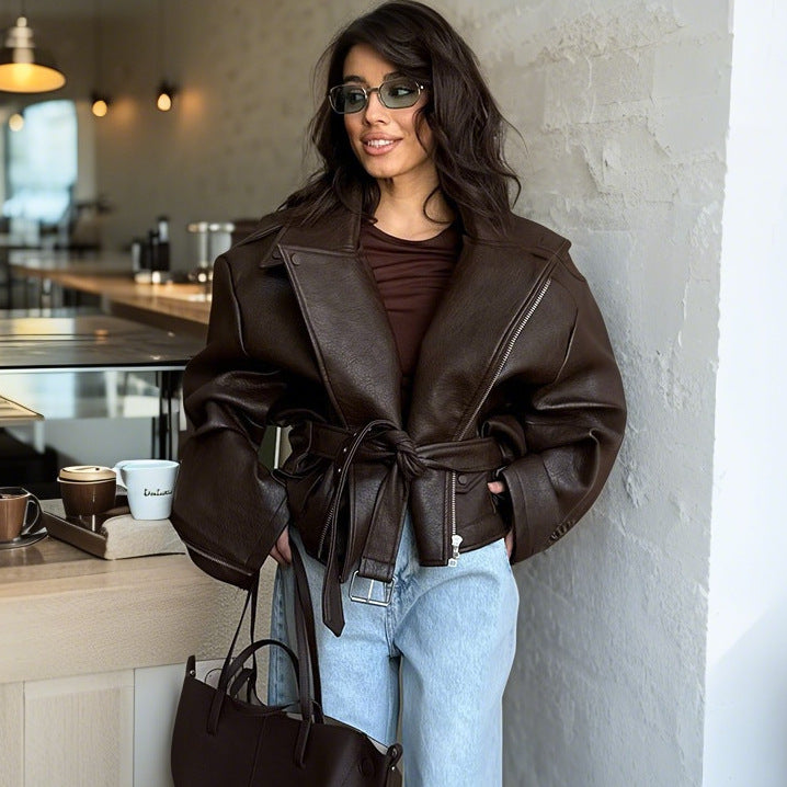Dame Fashionabel Skinnjacka med generös passform och midjebälte Mirla-Eva Jonsson