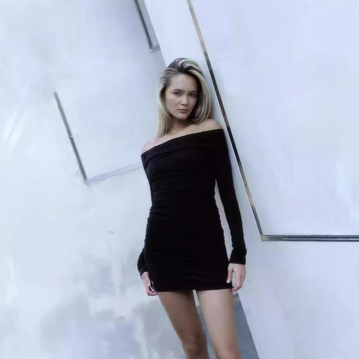 Dame Figurtight Off-Shoulder Miniklänning med Volangdetaljer Mirla-Eva Jonsson