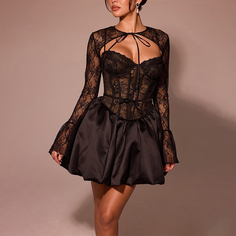Dame Glamourös Spitzenkleid mit Rüschenrock und eleganten Details Mirla-Eva Jonsson