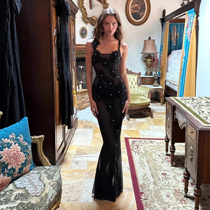 Dame Glamouröst Abendkleid mit floralen Paillettprydnader Mirla-Eva Jonsson