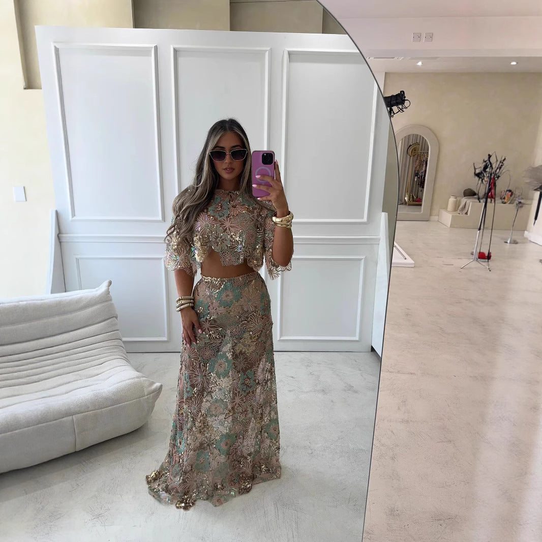 Dame Glänsande Mini-Klänning med Blommiga Applikationer och Transparenta Detaljer Mirla-Eva Jonsson