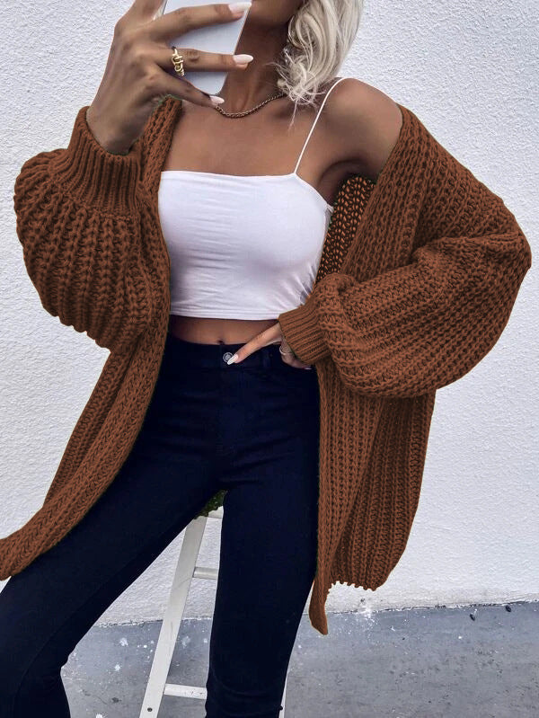 Dame Grovstickad cardigan med voluminösa ärmar och öppen framsida Mirla-Eva Jonsson