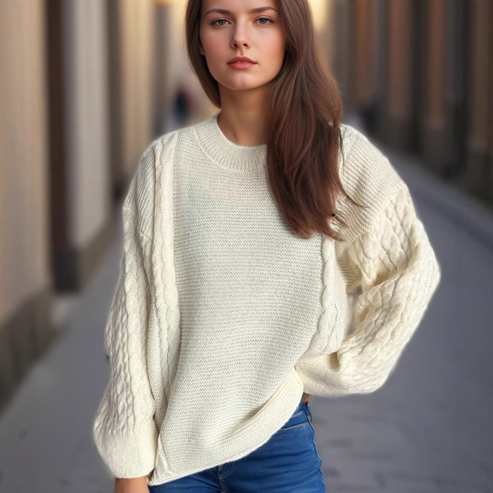 Dame Grovstickad tröja med eleganta flätmönster och avslappnad passform Eva Jonsson-Eva Jonsson