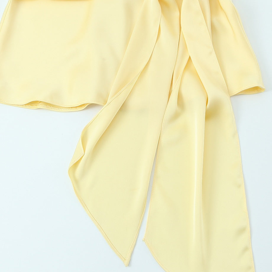 Dame Halter-top med elegant inpackningsdesign och flytande tyg Mirla-Eva Jonsson