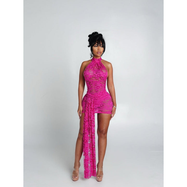 Dame Halterneck Minikleid mit raffiniertem Spitzenmuster und asymmetrischem Saum Mirla-Eva Jonsson