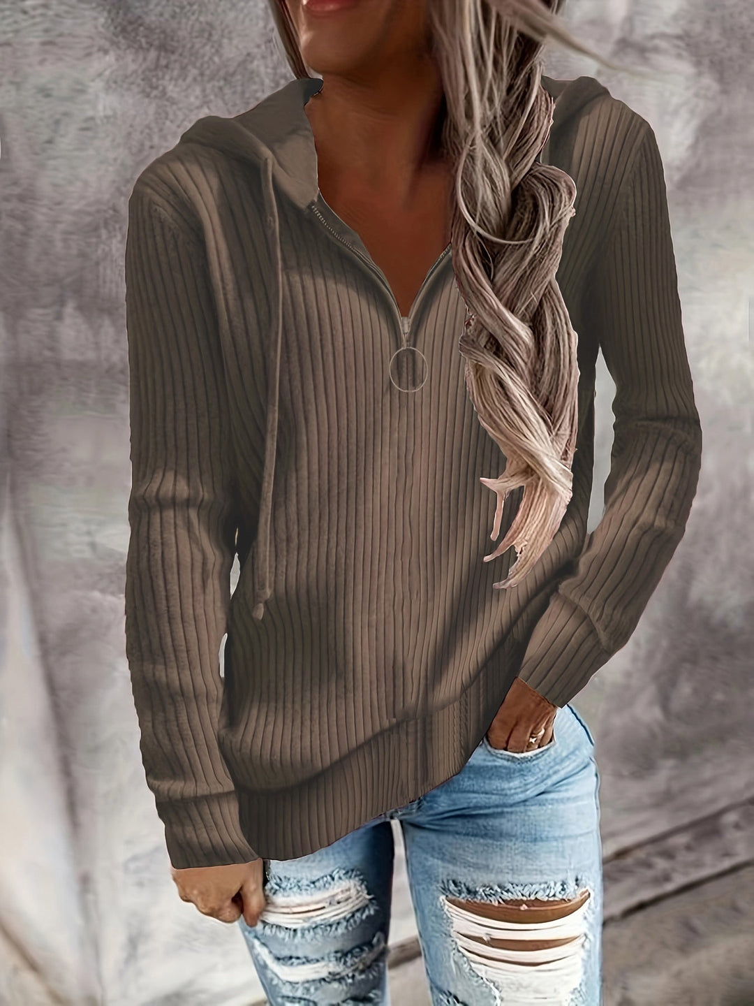 Dame Hoodie med dragkedja och avslappnad ribbad stickdesign Mirla-Eva Jonsson
