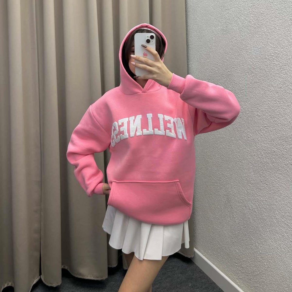 Dame Hoodie med stort logotyp och känguruficka Mirla-Eva Jonsson
