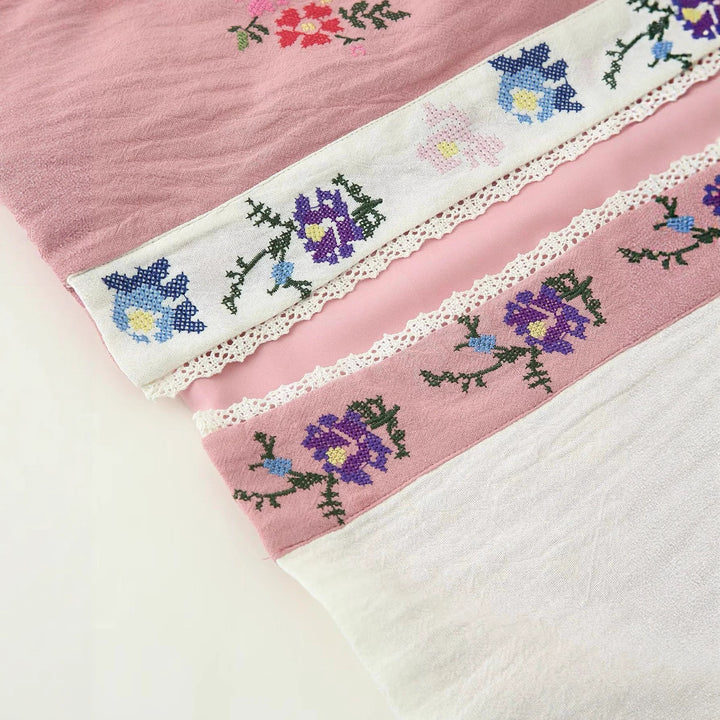 Dame Kimono-jacka med florala broderier och elegant krage Mirla-Eva Jonsson