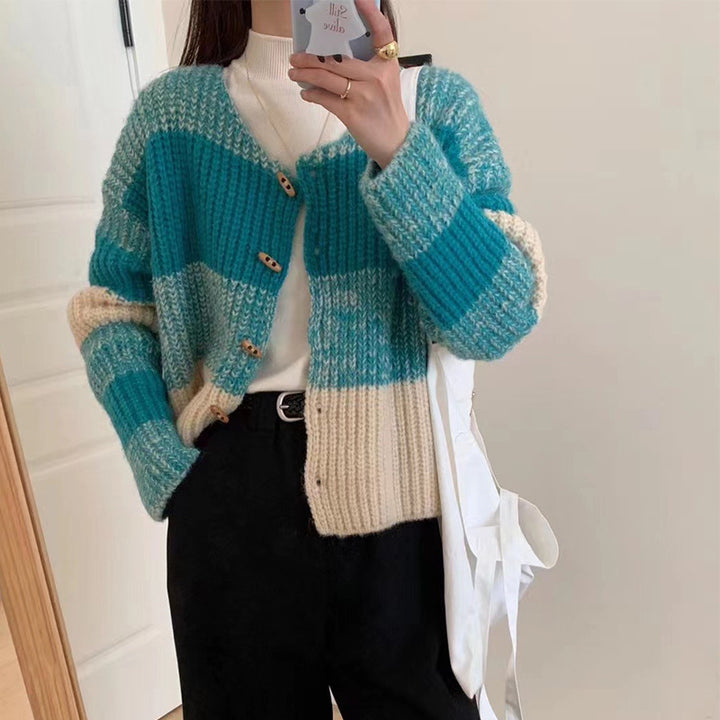 Dame Kofta med Elastisk Ribbdesign och Träknappar Mirla-Eva Jonsson