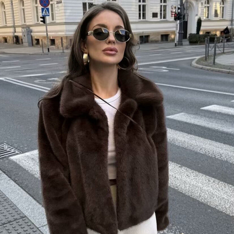 Dame Konstpälsjacka med elegant ståkrage och mjukt foder Mirla-Eva Jonsson