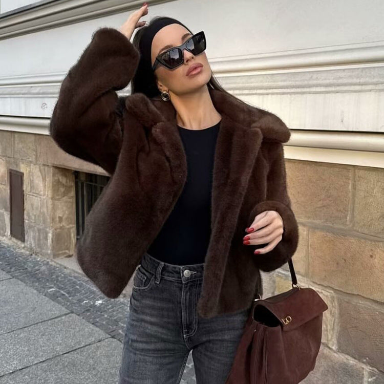 Dame Konstpälsjacka med elegant ståkrage och mjukt foder Mirla-Eva Jonsson