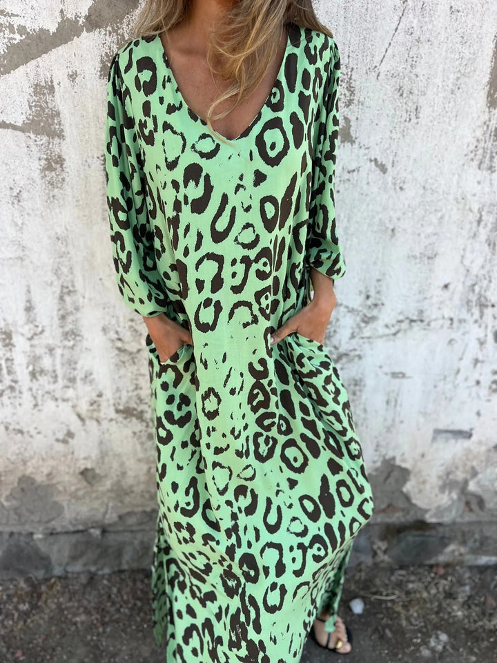 Dame Lässig Leopardmaxikleid mit tiefem V-Ausschnitt und Taschen Mirla-Eva Jonsson