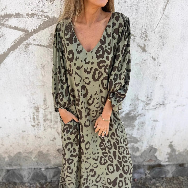 Dame Lässig Leopardmaxikleid mit tiefem V-Ausschnitt und Taschen Mirla-Eva Jonsson