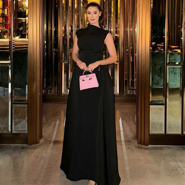 Dame Maxi-aftenkjole med elegant ståkrave og svajende nederdel Mirla-Eva Jonsson