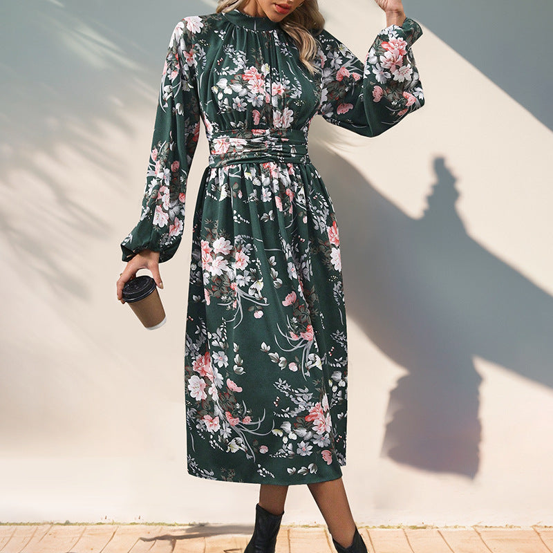 Dame Maxi-klänning med elegant blommig design och volangdetaljer Mirla-Eva Jonsson