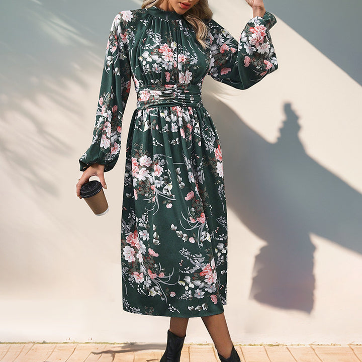 Dame Maxi-klänning med elegant blommig design och volangdetaljer Mirla-Eva Jonsson