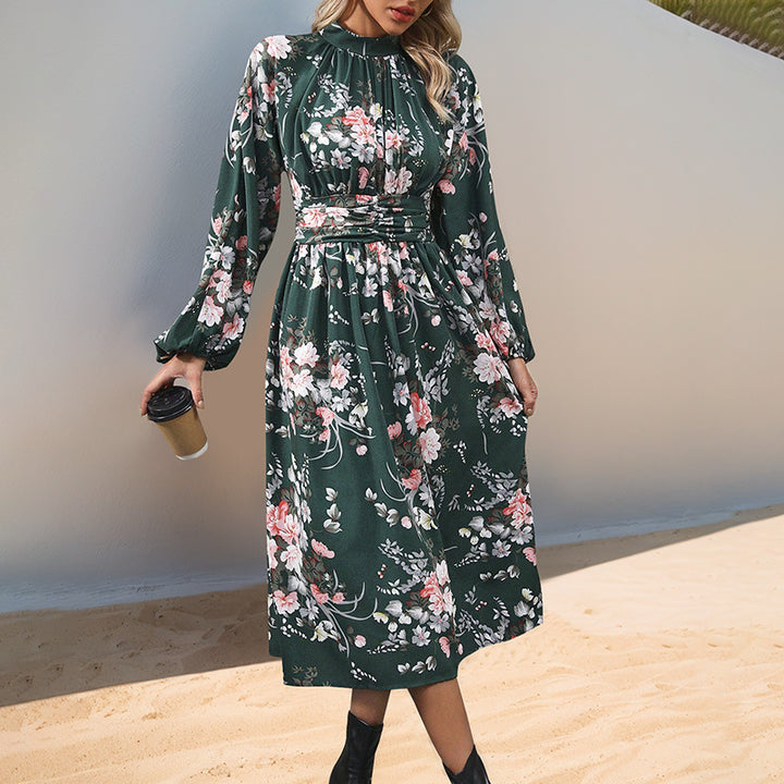 Dame Maxi-klänning med elegant blommig design och volangdetaljer Mirla-Eva Jonsson