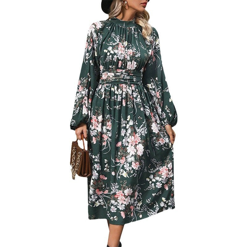 Dame Maxi-klänning med elegant blommig design och volangdetaljer Mirla-Eva Jonsson