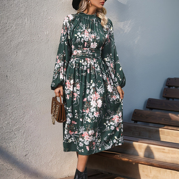 Dame Maxi-klänning med elegant blommig design och volangdetaljer Mirla-Eva Jonsson