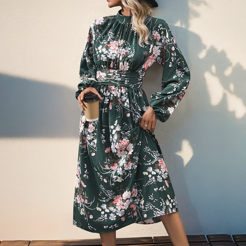 Dame Maxi-klänning med elegant blommig design och volangdetaljer Mirla-Eva Jonsson