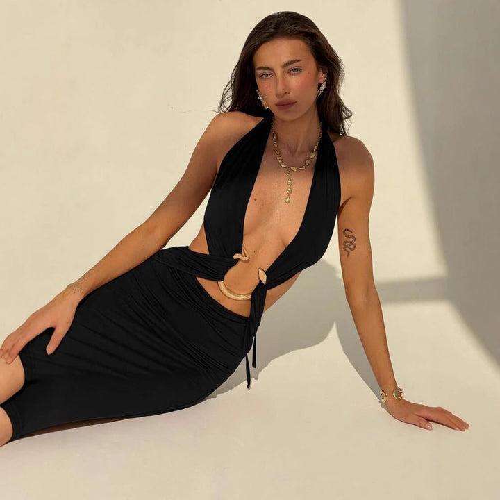 Dame Maxi-klänning med förförisk halterneck och eleganta cut-out-detaljer Mirla-Eva Jonsson