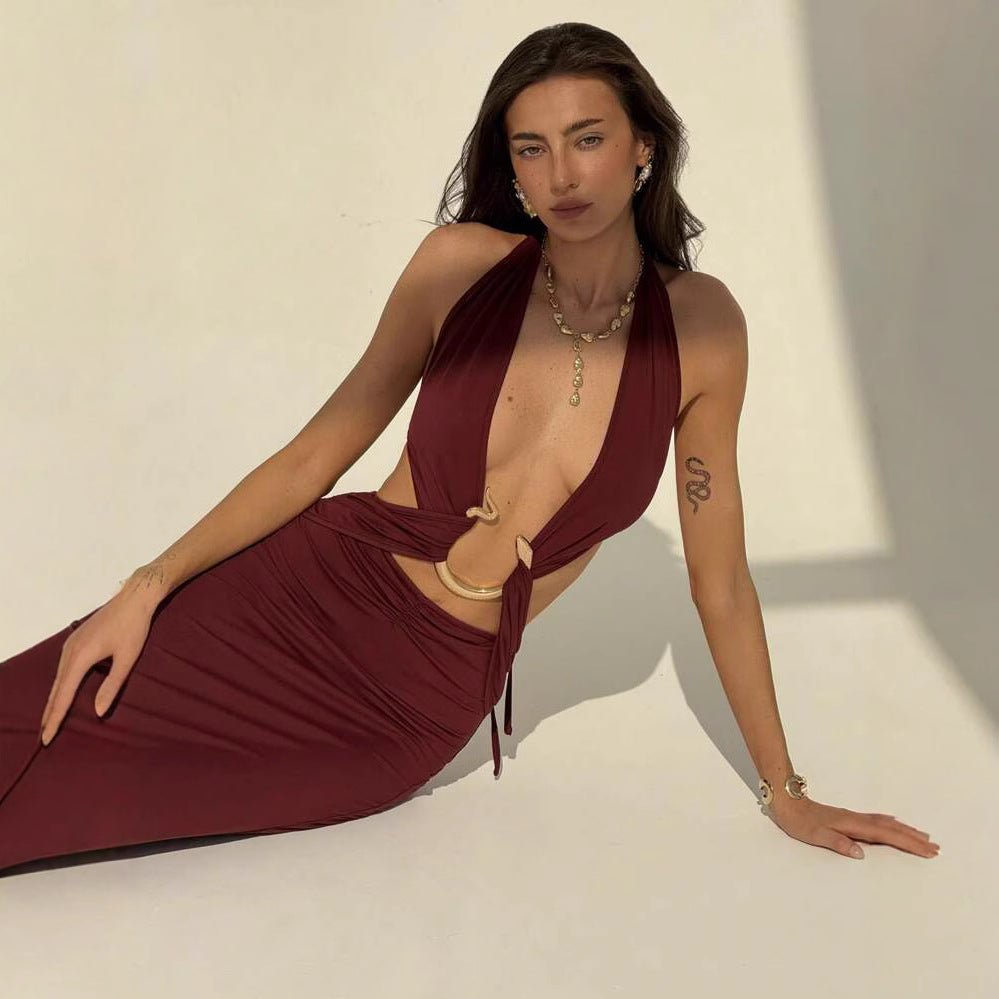 Dame Maxi-klänning med förförisk halterneck och eleganta cut-out-detaljer Mirla-Eva Jonsson