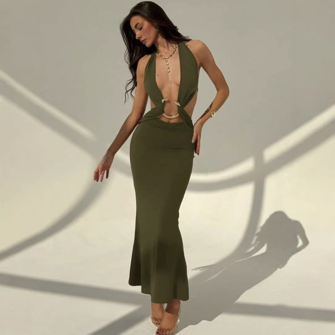 Dame Maxi-klänning med förförisk halterneck och eleganta cut-out-detaljer Mirla-Eva Jonsson