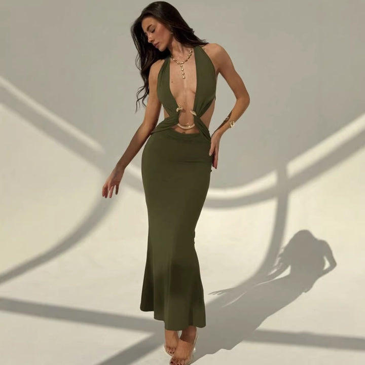 Dame Maxi-klänning med förförisk halterneck och eleganta cut-out-detaljer Mirla-Eva Jonsson